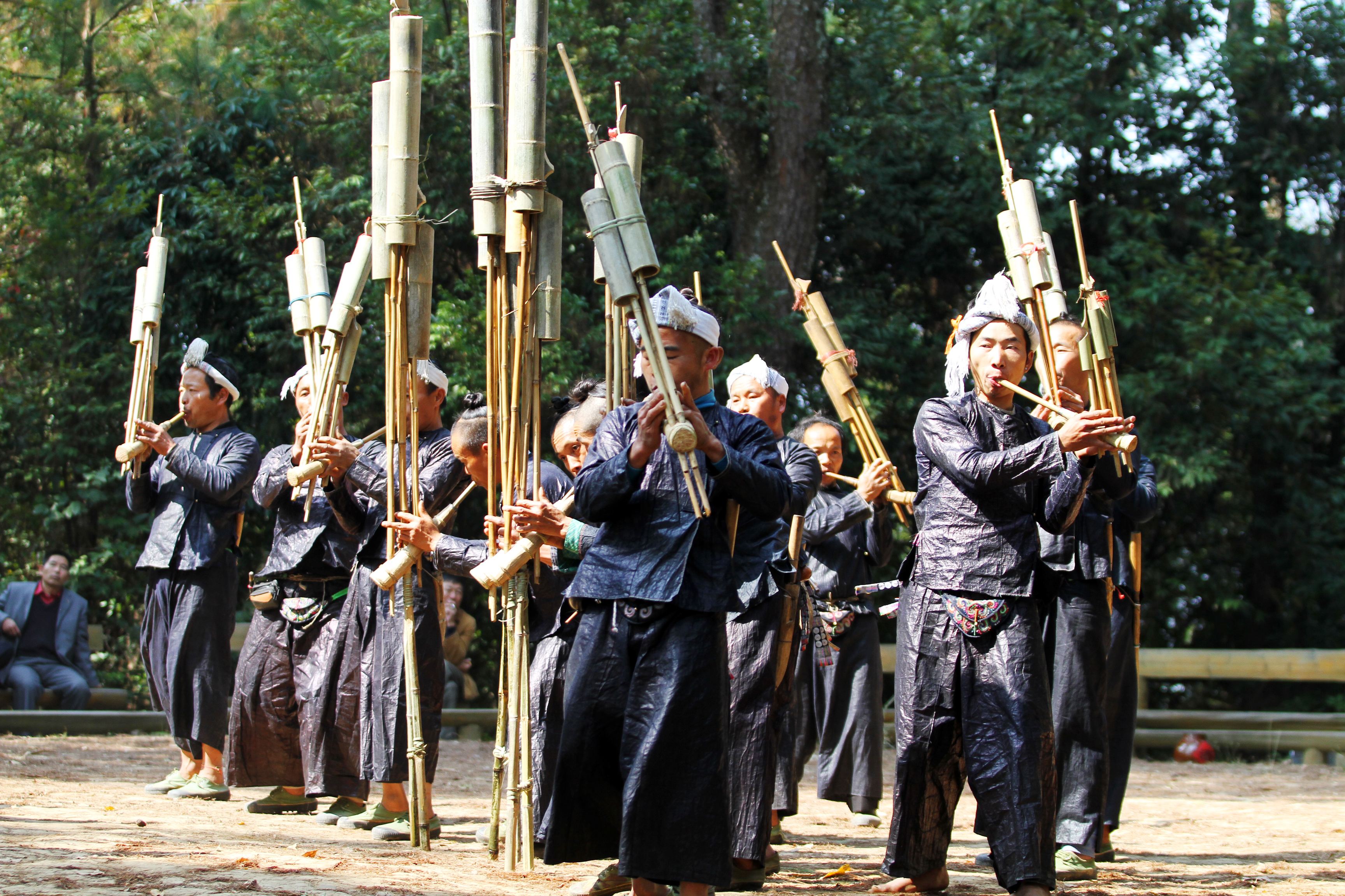 贵州从江岜沙村男人的发式很特别苗语称作户棍