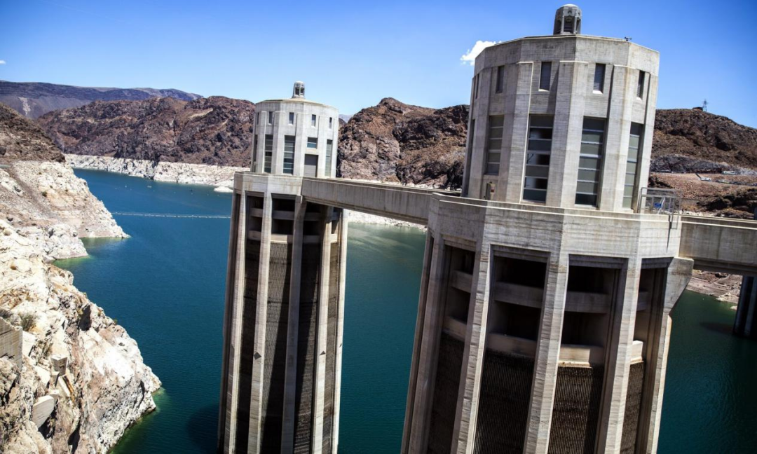 大旱致美国最大水库水位骤降惊现多具湖底藏尸