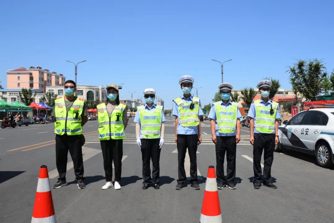 多图开考沂水考场外爸妈的等待