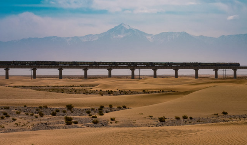 塔克拉玛干沙漠铁路图片