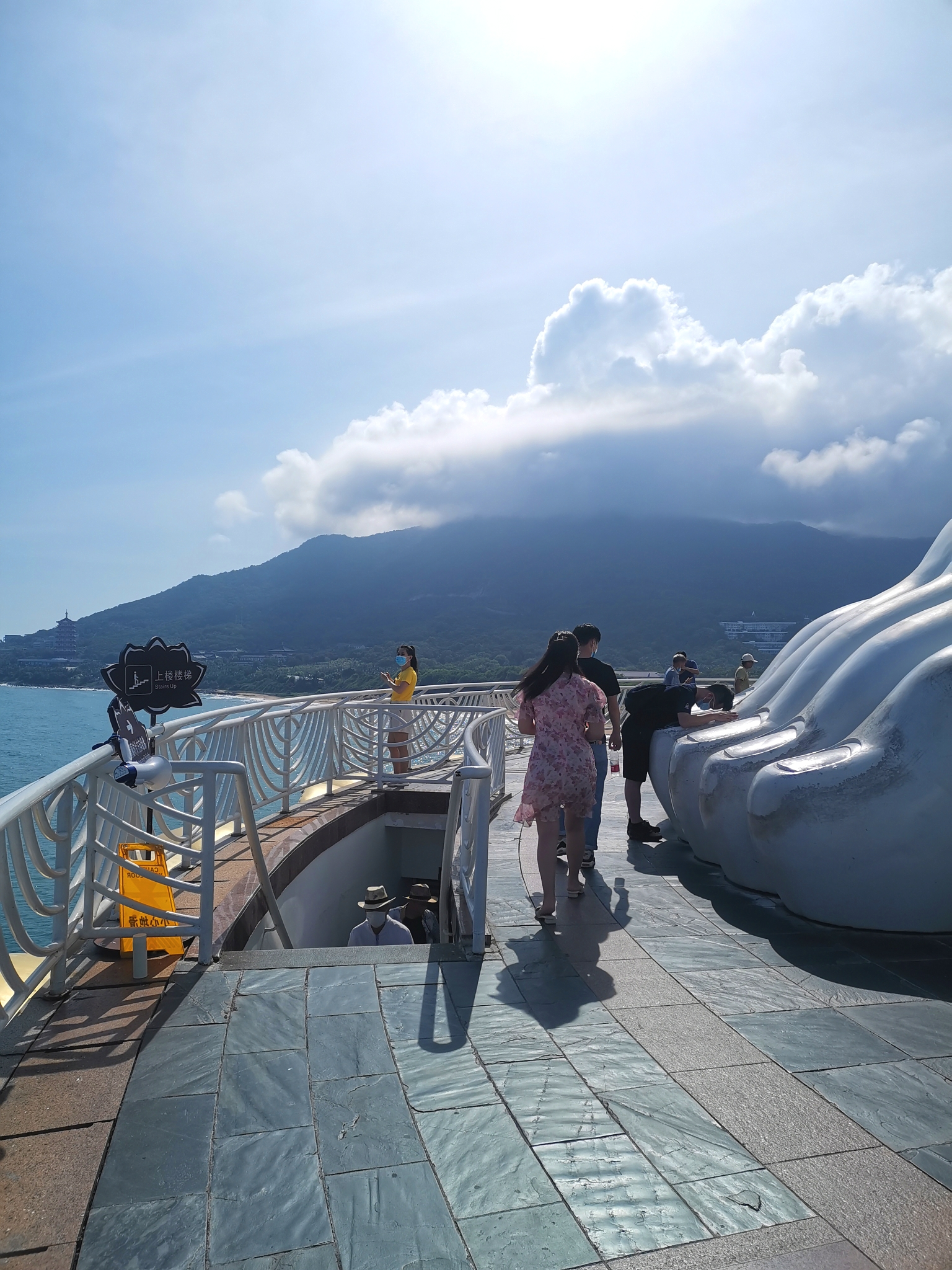 去三亚朝拜海上观音108米高太壮观大家争相临时抱佛脚