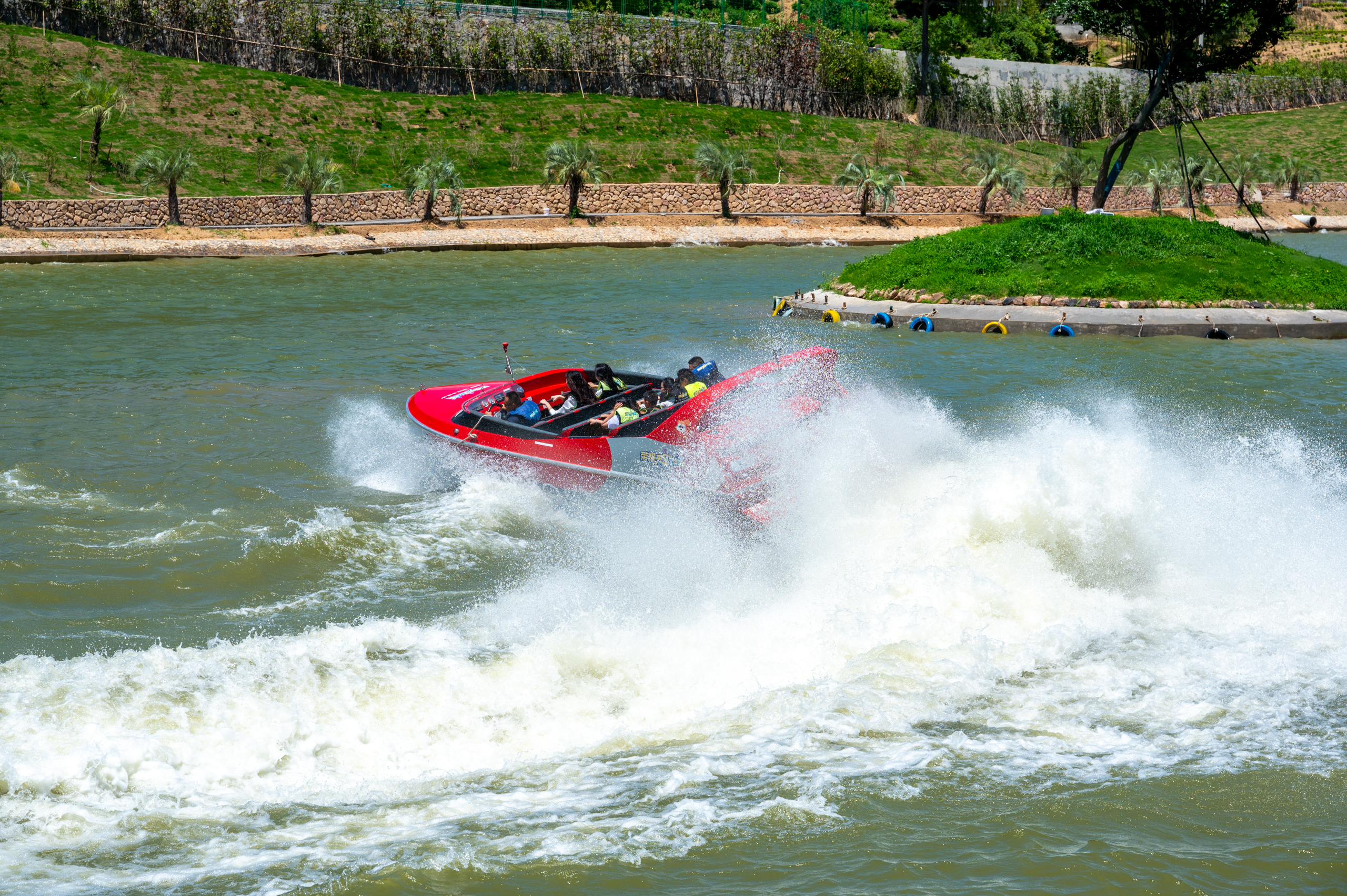 安吉小三亚荣耀天空之城云端漂流长达20分钟水上项目刺激有趣