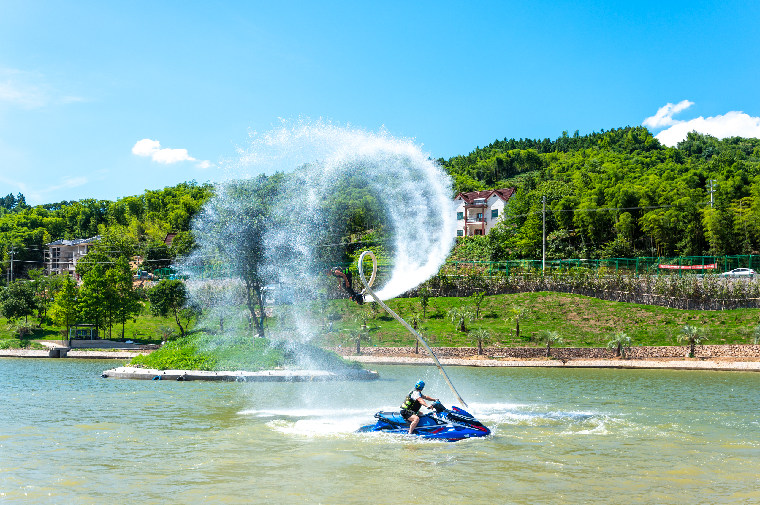 安吉小三亚荣耀天空之城云端漂流长达20分钟水上项目刺激有趣