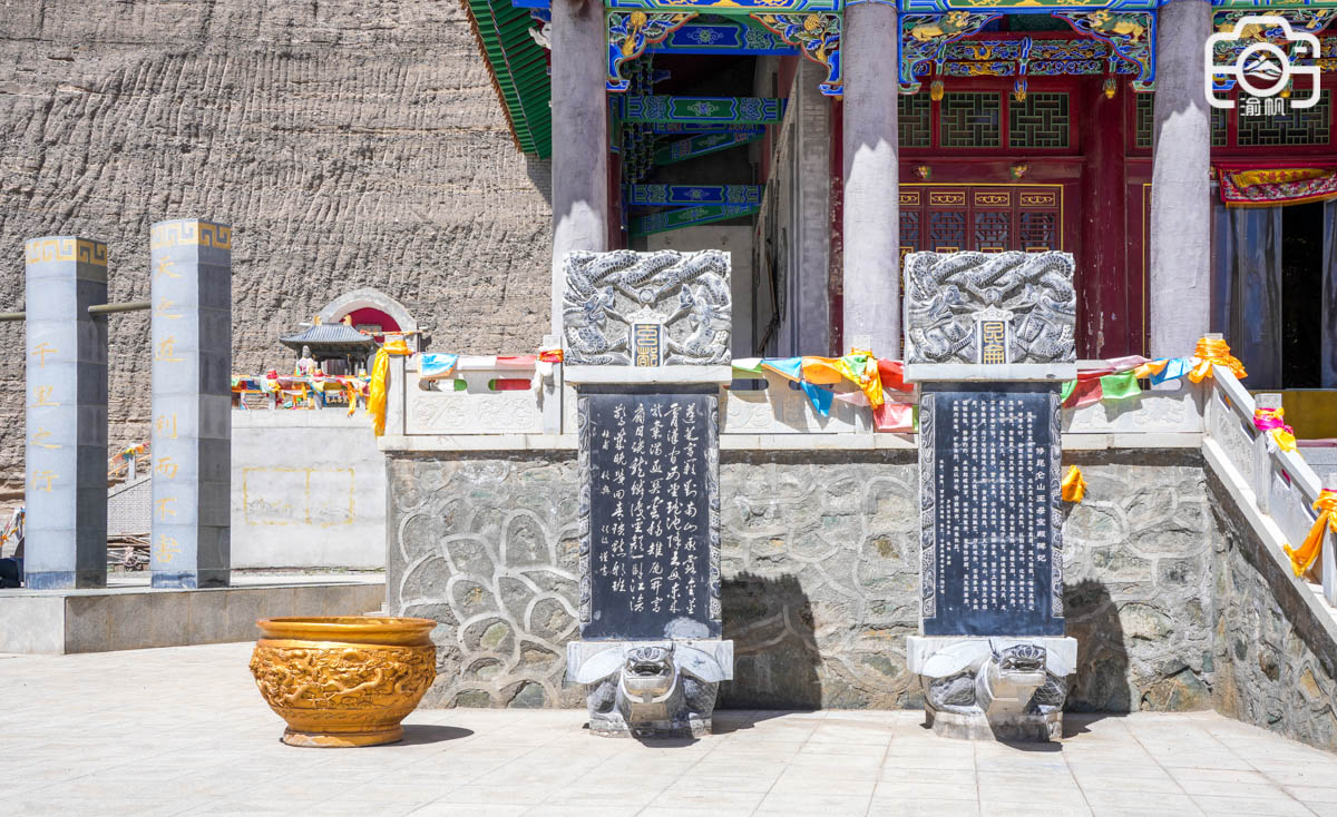 据同行的当地朋友介绍,无极龙凤宫之前还有另外一个名字,叫作西王母庙