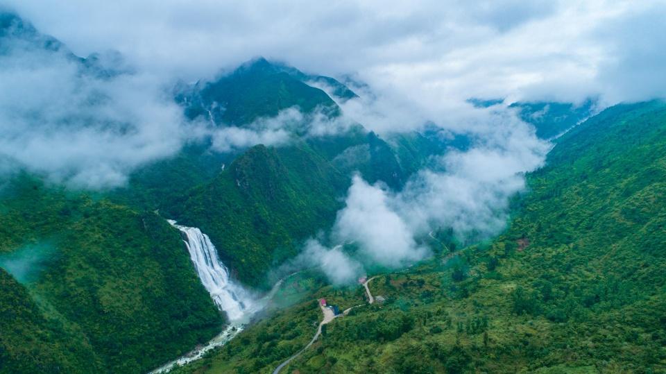 7,六龍山六龍山系武陵山脈的子峰,距銅仁市區僅18公里,最高海拔1173米