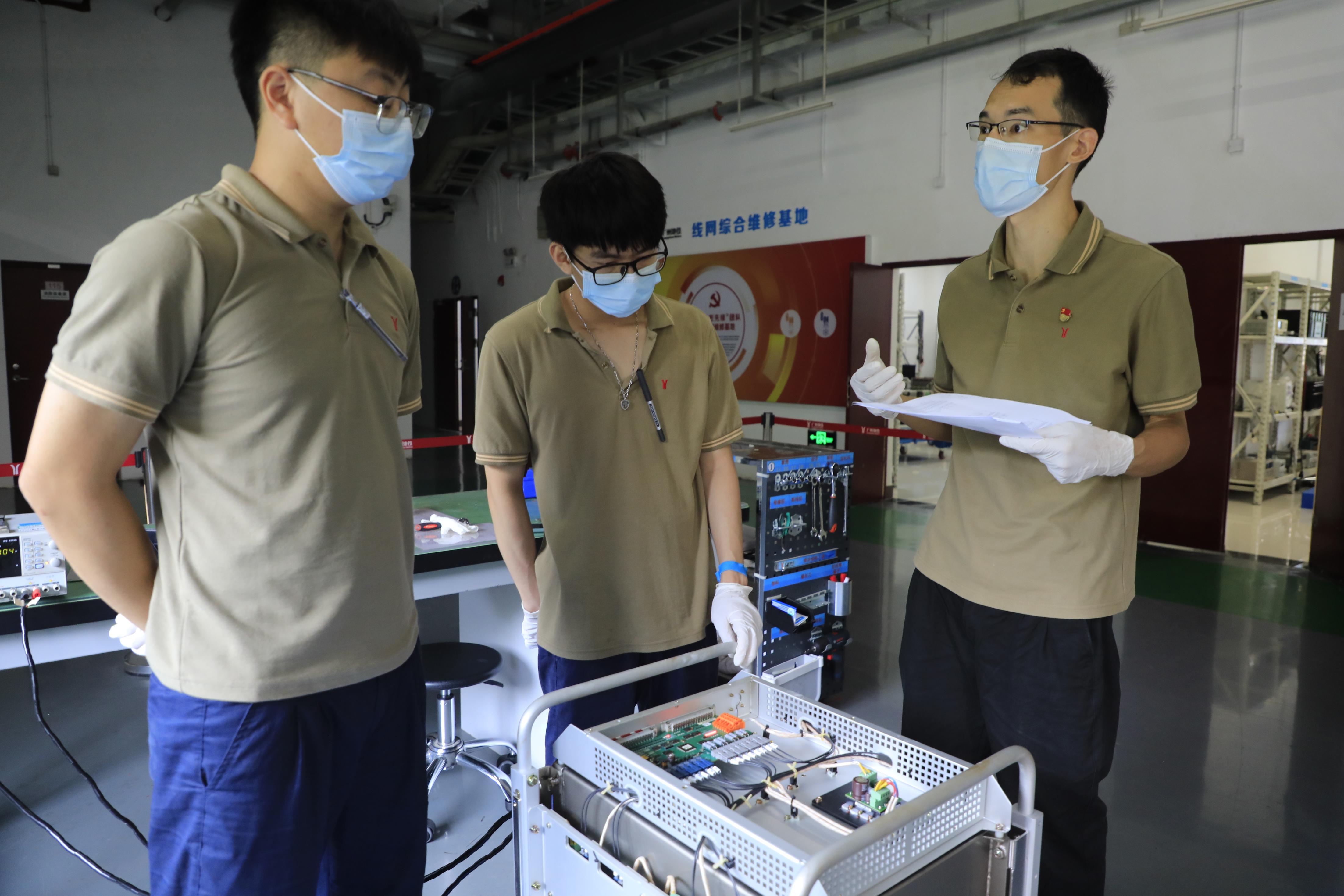 匠心匠星⑤丨广州地铁电子维修专家辛磊他为地铁列车治未病