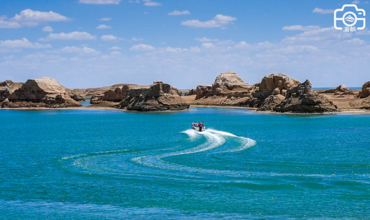 青海千岛湖乌素特水上雅丹岛屿似万舰出海成全球唯一地貌