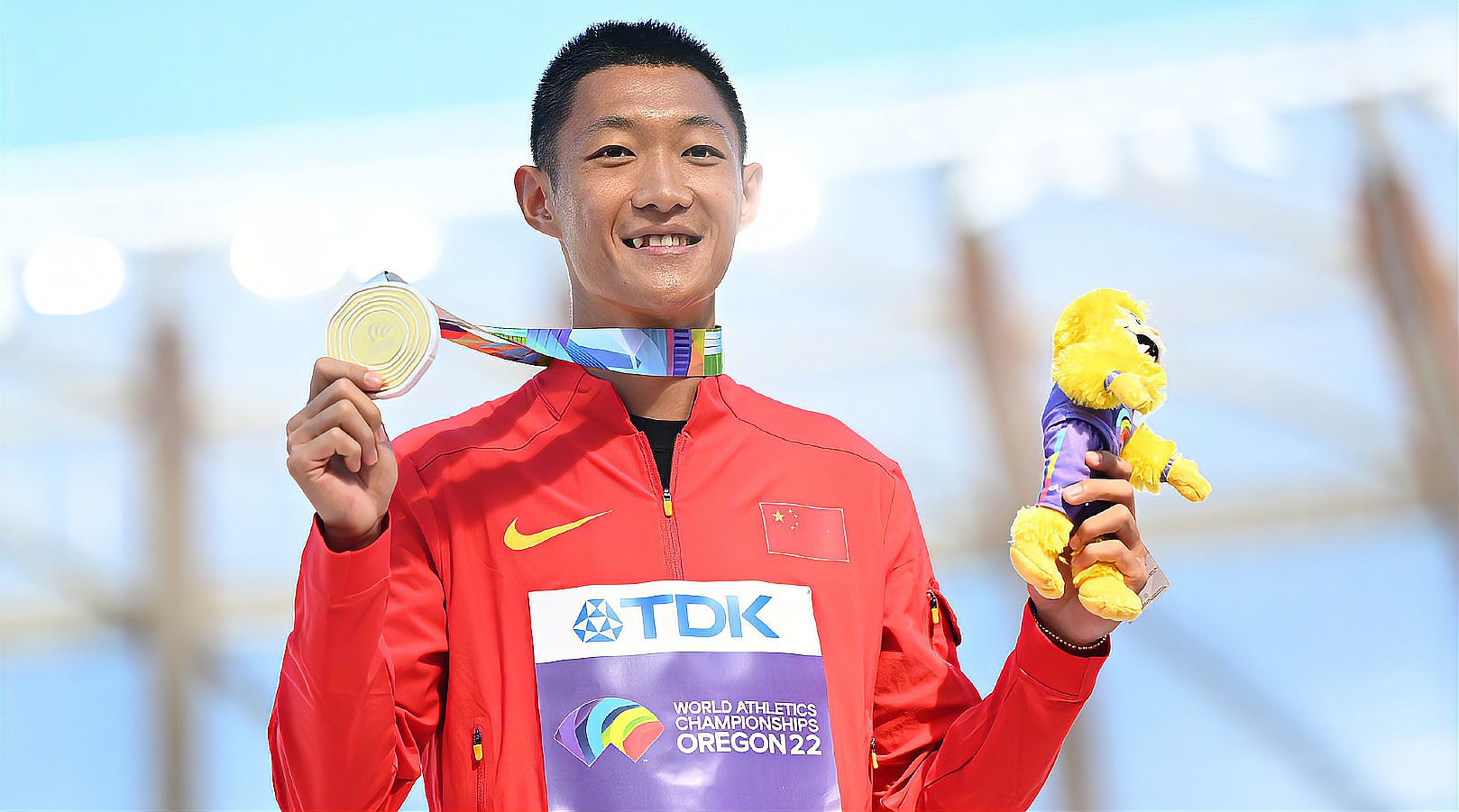 创造中国男子跳远历史王嘉男赛后哽咽一抹英雄泪艰辛几人知祝贺王嘉男