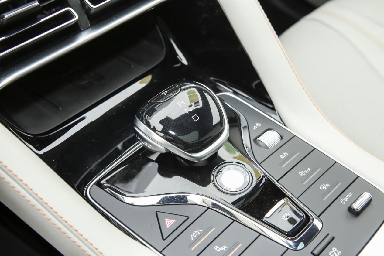 售价1528万元起纯电续航51公里起插电混动比亚迪宋plusdmi