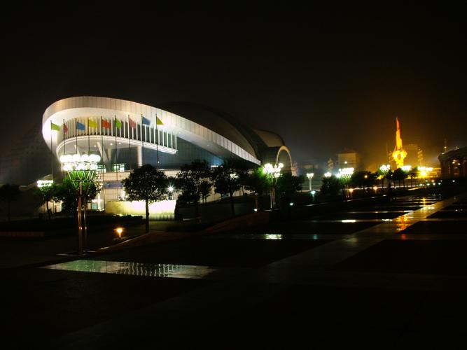 邹城老体育广场篮球场年久失修的问题官方回应