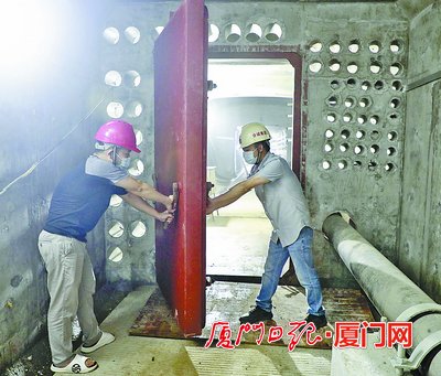 人防试验段可见一堵蜂窝状人防墙。