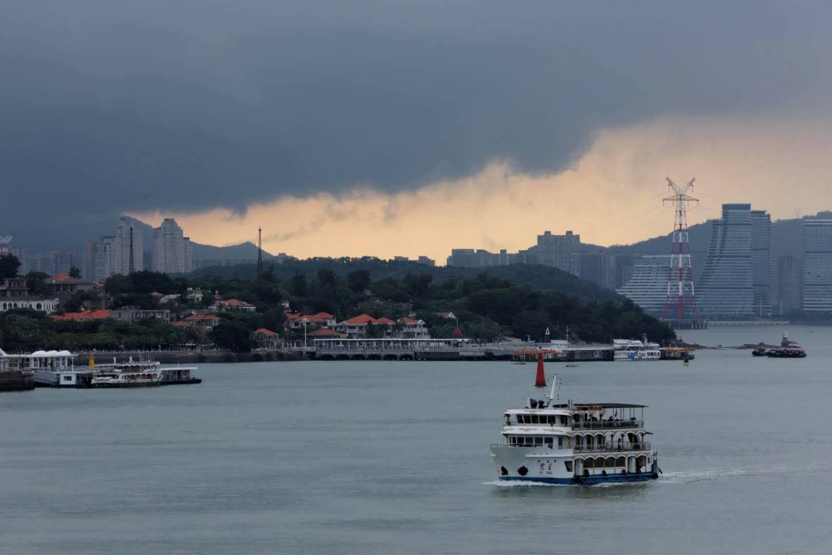 强对流天气。