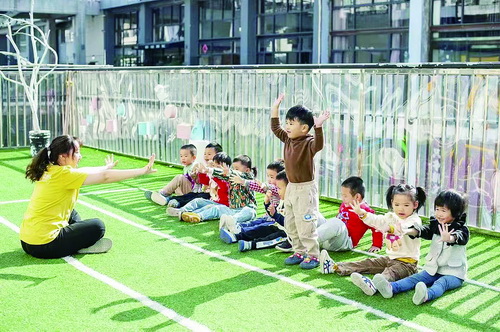 户外活动,让幼儿快乐成长。