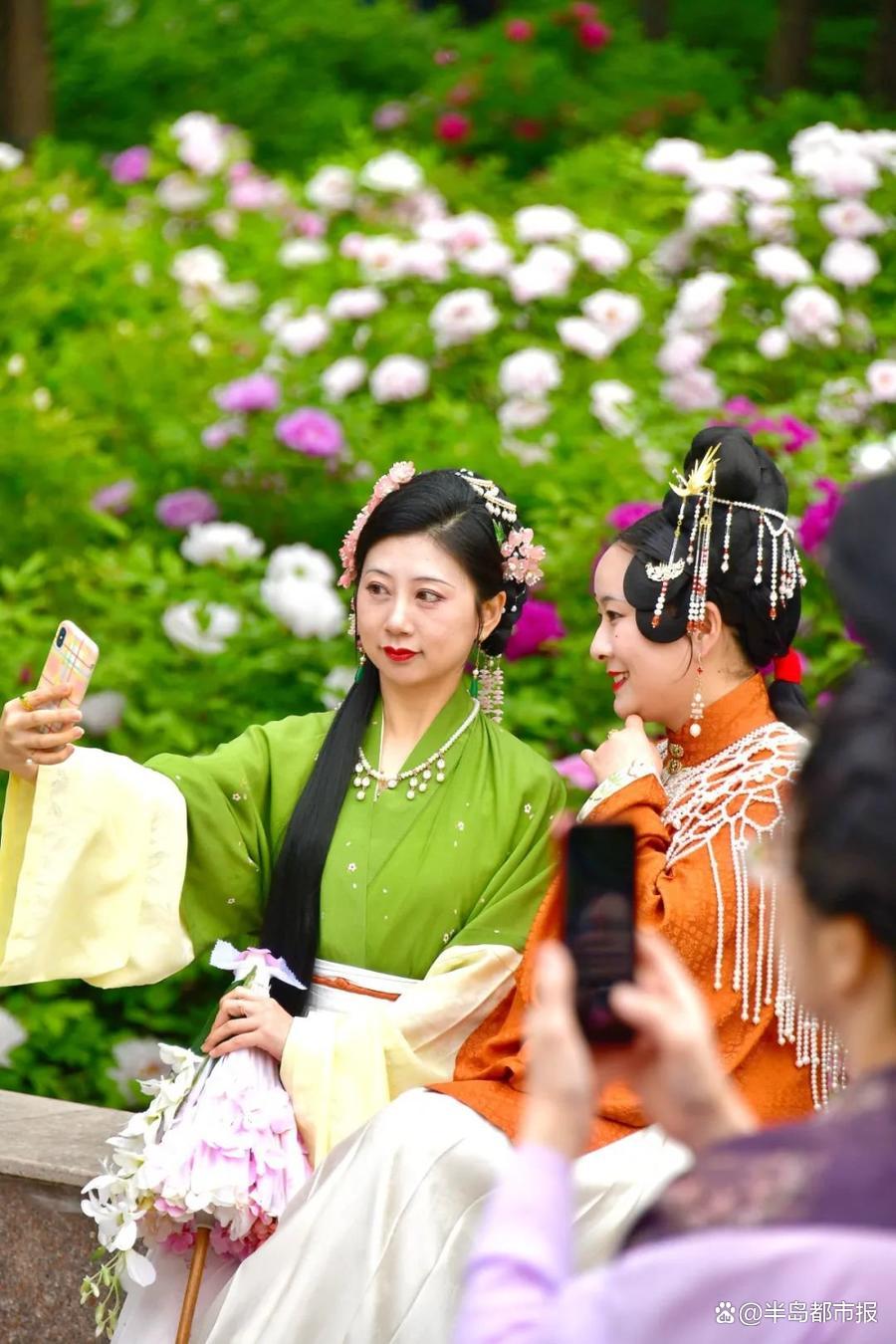 山东又上热搜一季度曹县汉服卖了10亿年轻人穿着上瘾