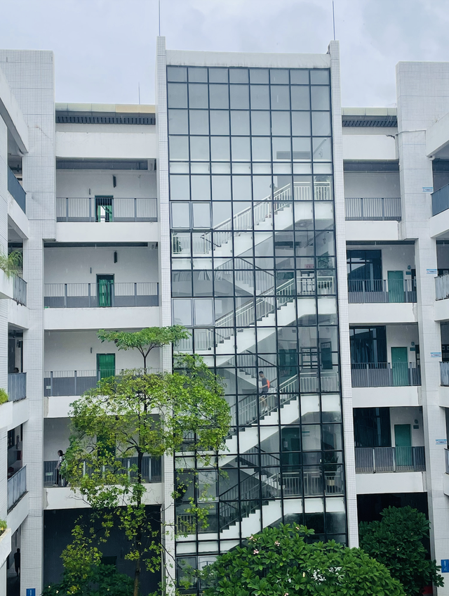 暖心服务平安高考宝安中学考点共设63个考场