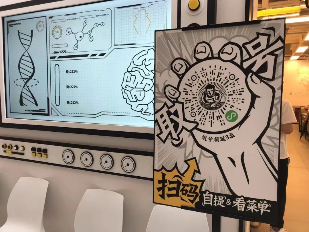 80多岁上海老夫妻不扫码没饭吃桂满陇发声整改已赶制纸菜单