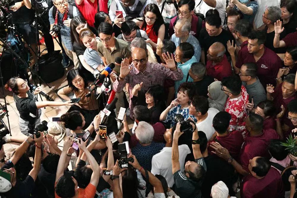 新加坡历任总统一览尤索夫·依萨 马来族,新加坡首任总统;本杰明