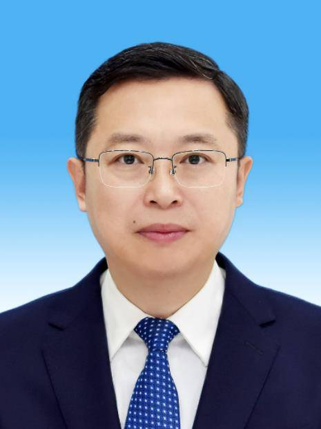 他长期在九江市工作,曾任九江市湖口县委副书记,县长等职.