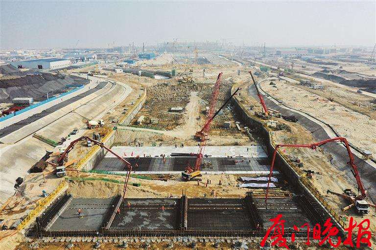 厦门新机场航站区陆侧交通工程施工现场