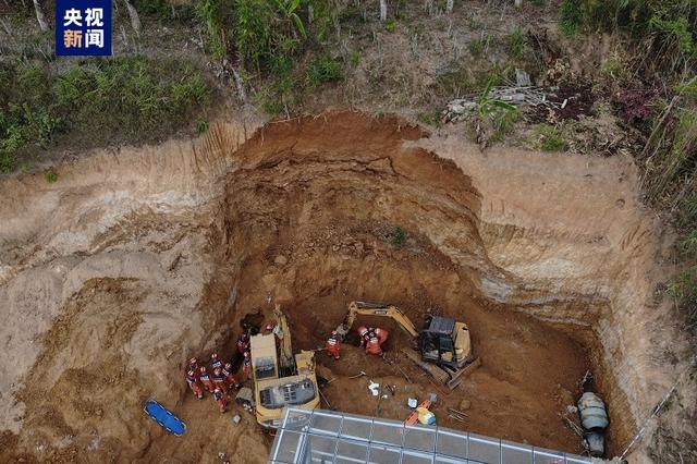 云南省西双版纳州基诺山乡一茶厂发生土方坍塌 致3人死亡